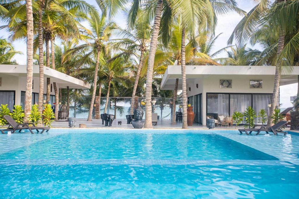 The Big Blue Resort & Spa Kasoa ภายนอก รูปภาพ